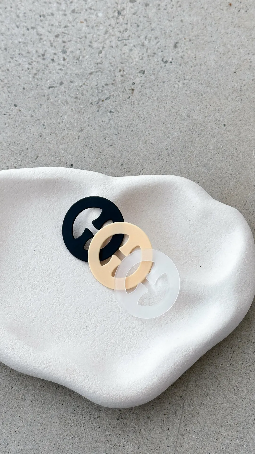 Secret Weapons Beauty|Booby Tape And Bra Accessories^Bra Clips 3 Pack - Clear/Nude/Black