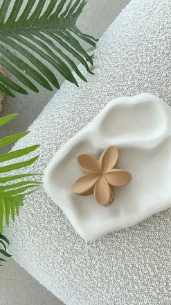 Angel Whisper Hair Accessories^Hibiscus Matte Flower Claw Clip - Tan