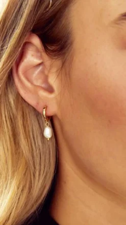 Angel Whisper Earrings|Mi Amore^Marley Sleepers - Gold/Pearl