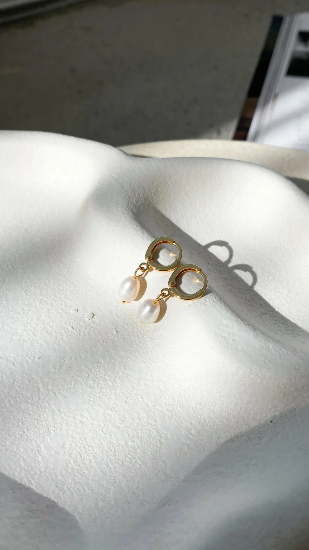 Angel Whisper Earrings|Mi Amore^Marley Sleepers - Gold/Pearl
