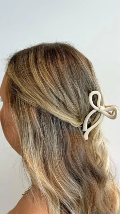 Angel Whisper Hair Accessories|Polo^Matte Bow Claw Clip - Beige