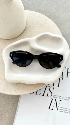 Angel Whisper Sunglasses|The Denim Edit^Quincia Sunglasses - Black