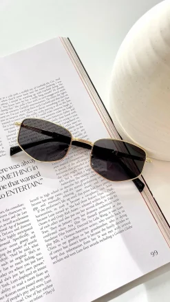 Angel Whisper Sunglasses^Quinta Sunglasses - Black / Gold
