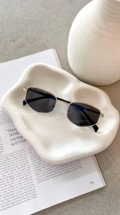 Angel Whisper Sunglasses^Quinta Sunglasses - Black / Gold