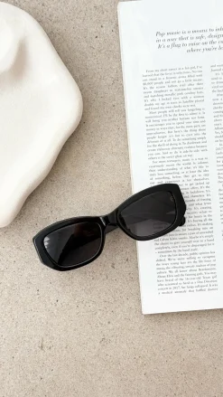 Banbe Sunglasses^The Diaz Sunglasses - Black / Black