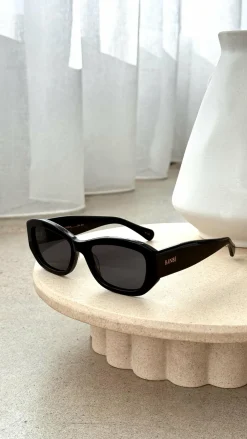 Banbe Sunglasses^The Diaz Sunglasses - Black / Black