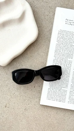 Banbe Sunglasses^The Diaz Sunglasses - Black / Black