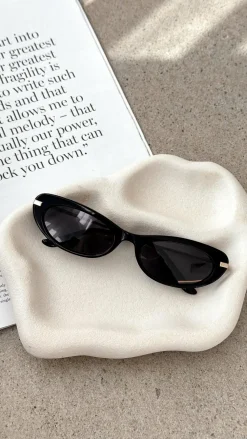 Banbe Sunglasses^The Rae Sunglasses - Black / Black
