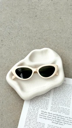 Banbe Sunglasses^The Sweeney Sunglasses - Ivory / Green